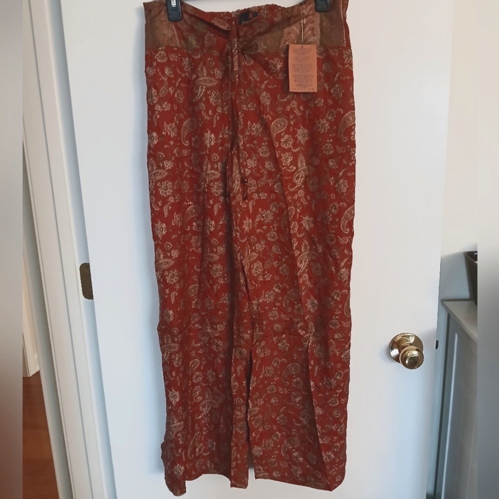 JUNGLEE BILLEE, Deep Red/Rust Paisley Lightweight Womens Pants, S/M
